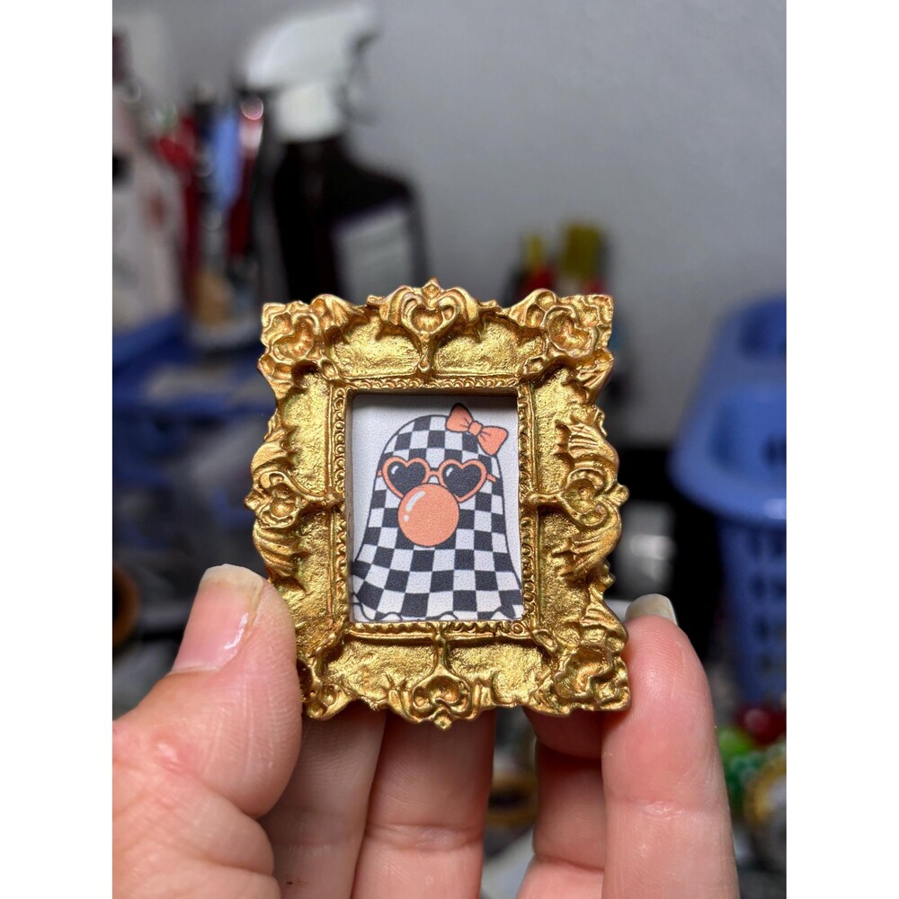 Checkered ghost - Picture 2 of 2